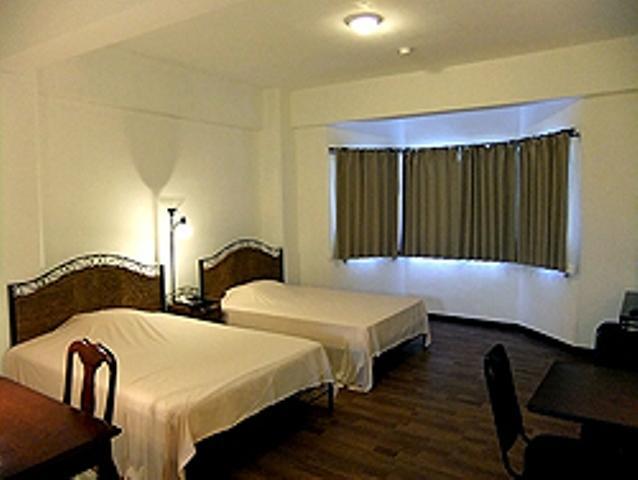 Himawari Hotel Гарапан Стая снимка